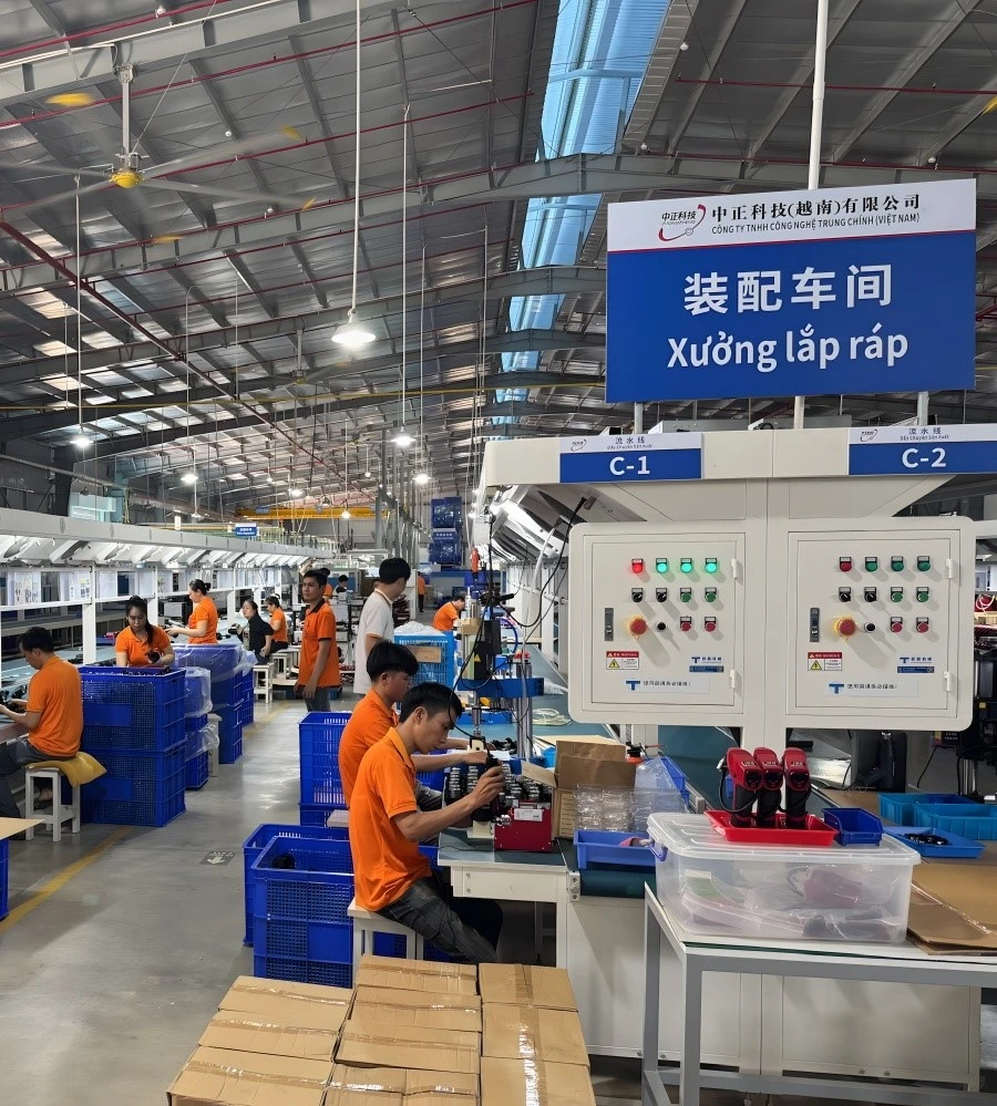 rechargeable work light Production line rechargeable work light Production line